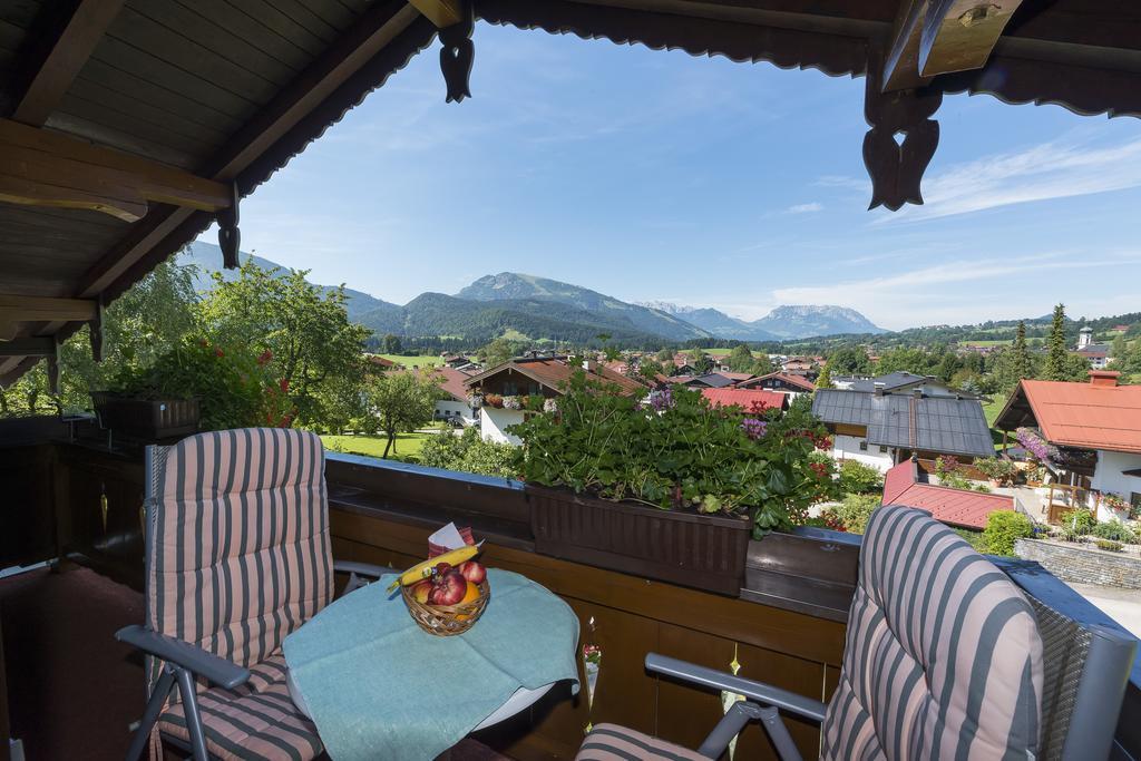 Apartment mit Balkon
